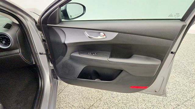 2023 Kia Forte LXS IVT - 23033762 - 24