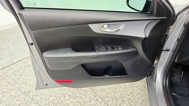 2023 Kia Forte LXS IVT - 23060823 - 9