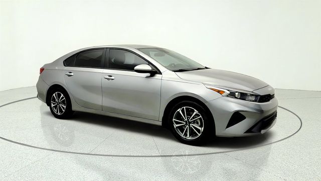 2023 Kia Forte LXS IVT - 23060823 - 2