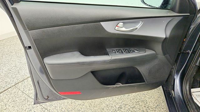2023 Kia Forte LXS IVT w/ Technology Package - 23030677 - 9