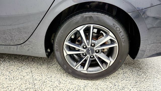 2023 Kia Forte LXS IVT w/ Technology Package - 23030677 - 8