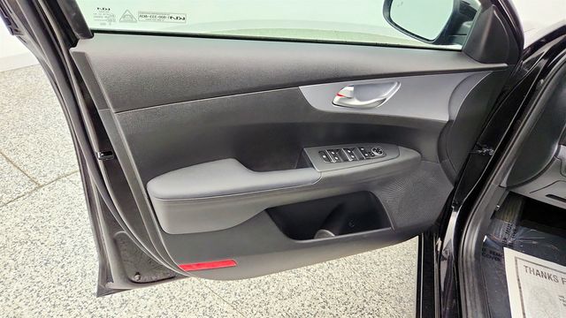 2023 Kia Forte LXS IVT w/ Technology Package - 23034676 - 9