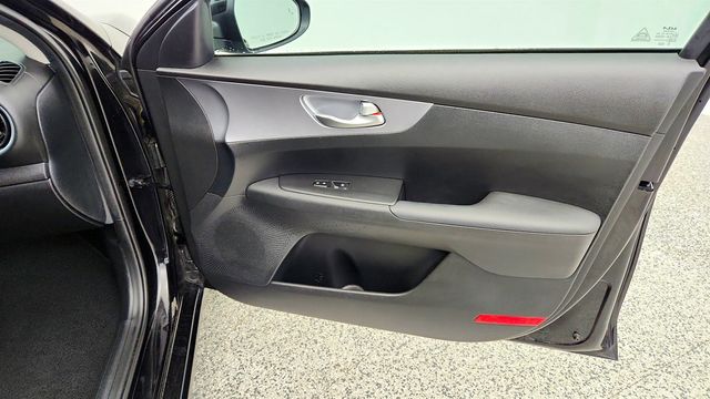 2023 Kia Forte LXS IVT w/ Technology Package - 23034676 - 24