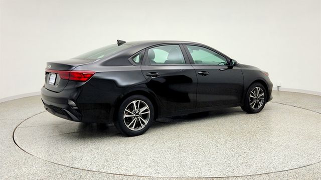 2023 Kia Forte LXS IVT w/ Technology Package - 23034676 - 4