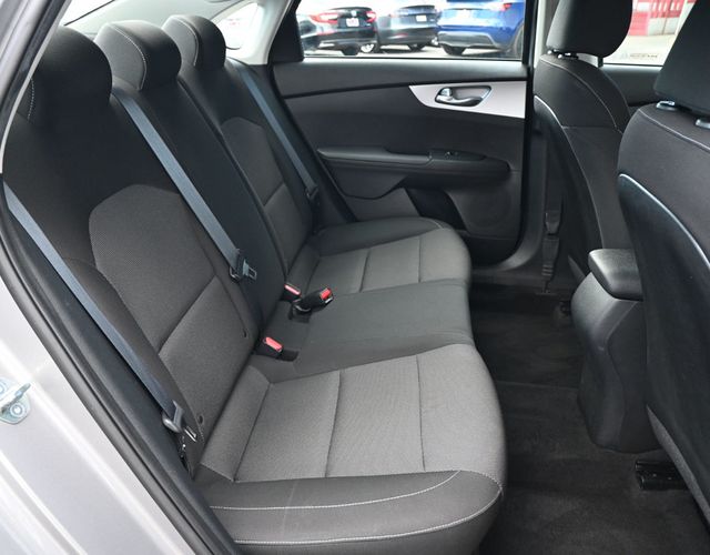2023 Kia Forte LXS No Accidents Reported to Carfax - 22925507 - 15