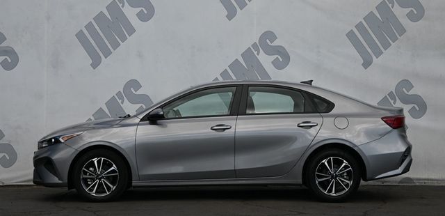 2023 Kia Forte LXS No Accidents Reported to Carfax - 22925507 - 4