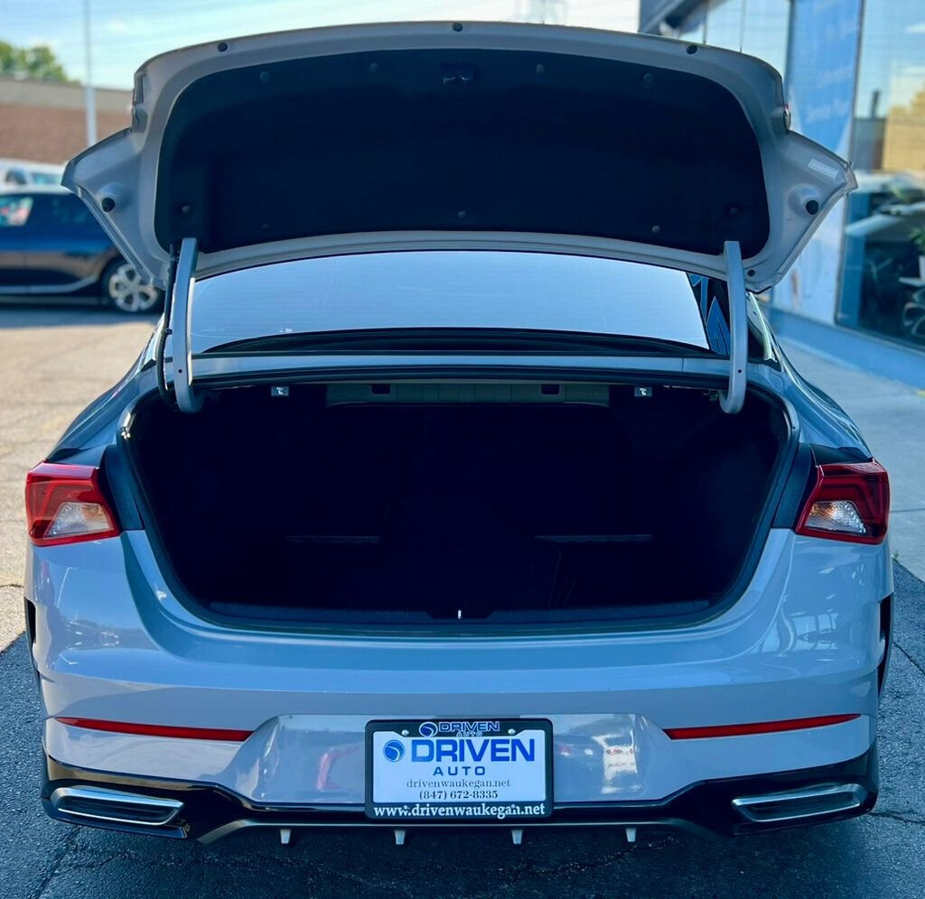 2023 Kia K5 GT-Line photo 8
