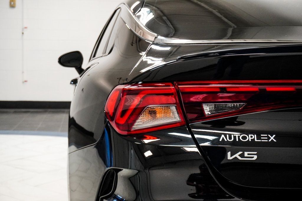 2023 Kia K5 GT-Line photo 11