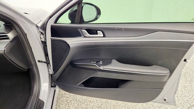 2023 Kia K5 GT-Line Automatic with Panoramic Sunroof & Premium Package - 22975022 - 24