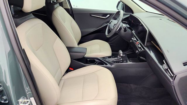 2023 Kia Niro EX (49 mpg) - 22971736 - 25