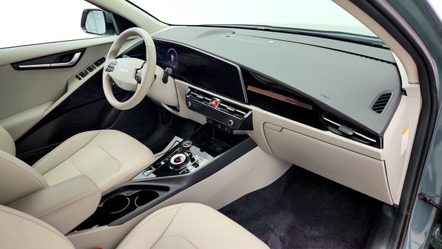 2023 Kia Niro EV Wind w/ Preserve Package - 23000052 - 24