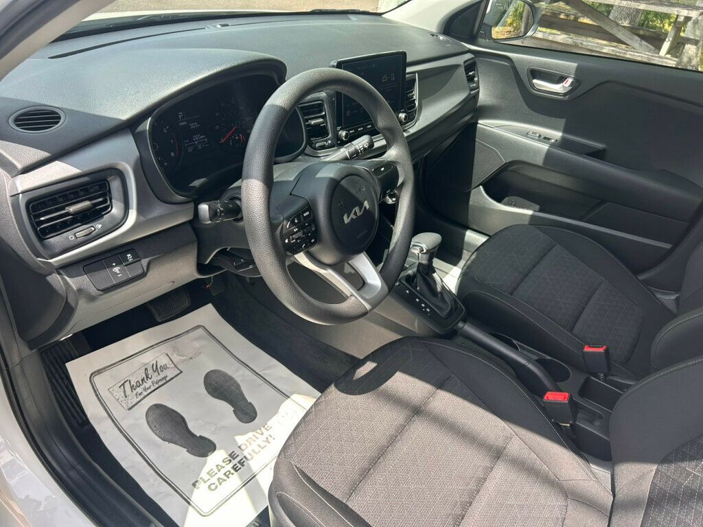 2023 Kia Rio LX photo 3