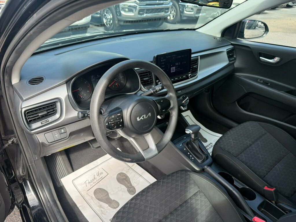 2023 Kia Rio LX photo 3