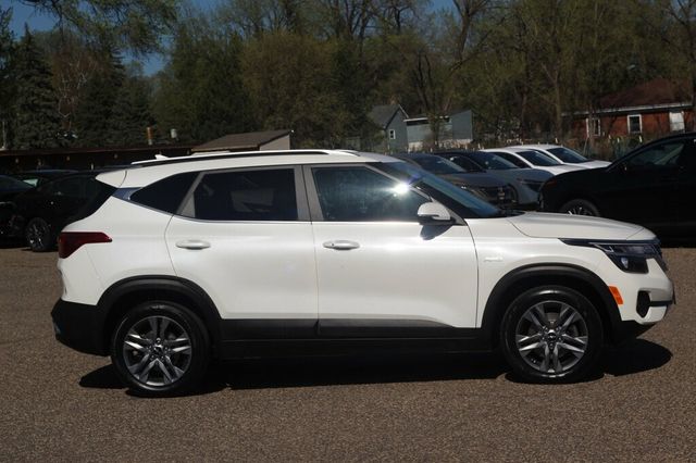 2023 Kia Seltos ONE OWNER AWD S, LOADED W/ SAFETY FEATURES, APPLE CARPLAY & MORE - 23014188 - 1