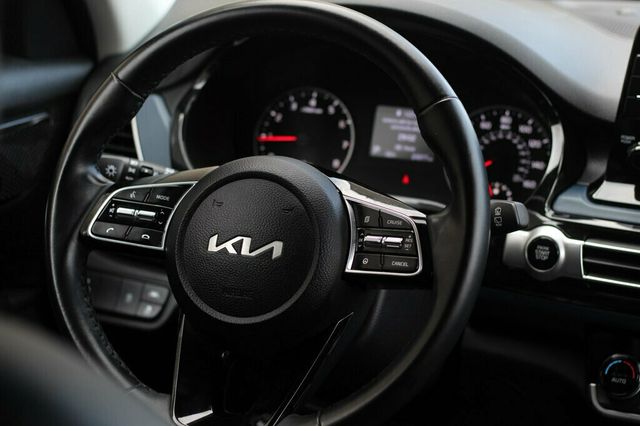 2023 Kia Seltos ONE OWNER S W/ ALL THE SAFETY FEATURES, APPLE CARPLAY & MORE - 23014184 - 25