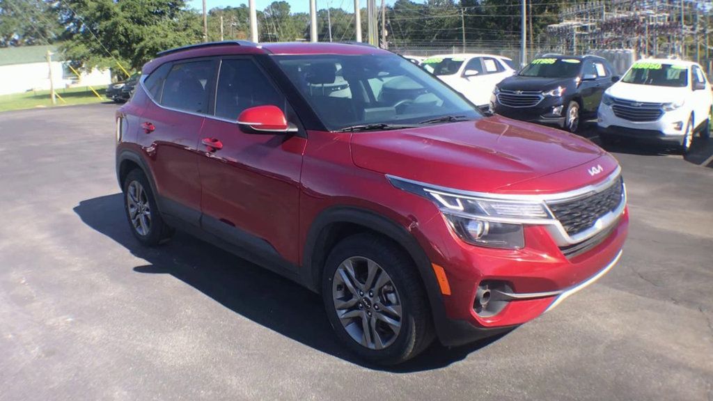 2023 Kia Seltos S photo 2