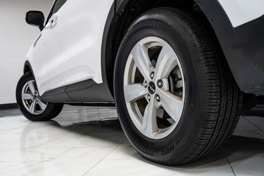 2023 Kia Sorento LX photo 7