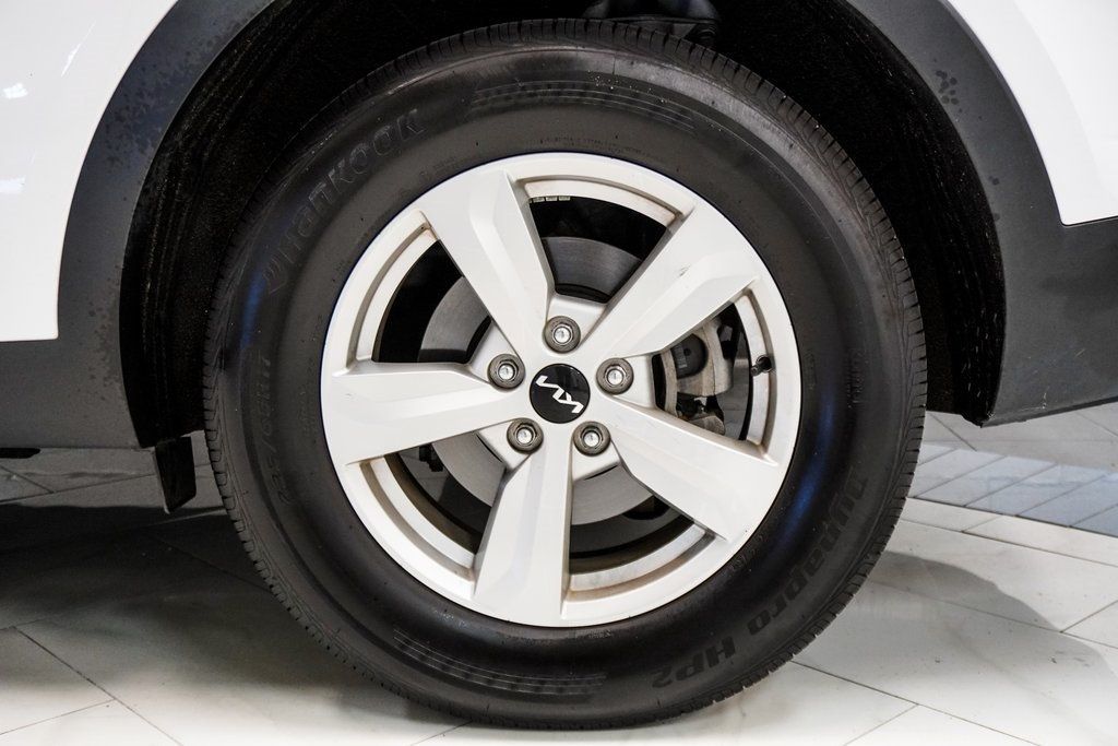 2023 Kia Sorento LX photo 8