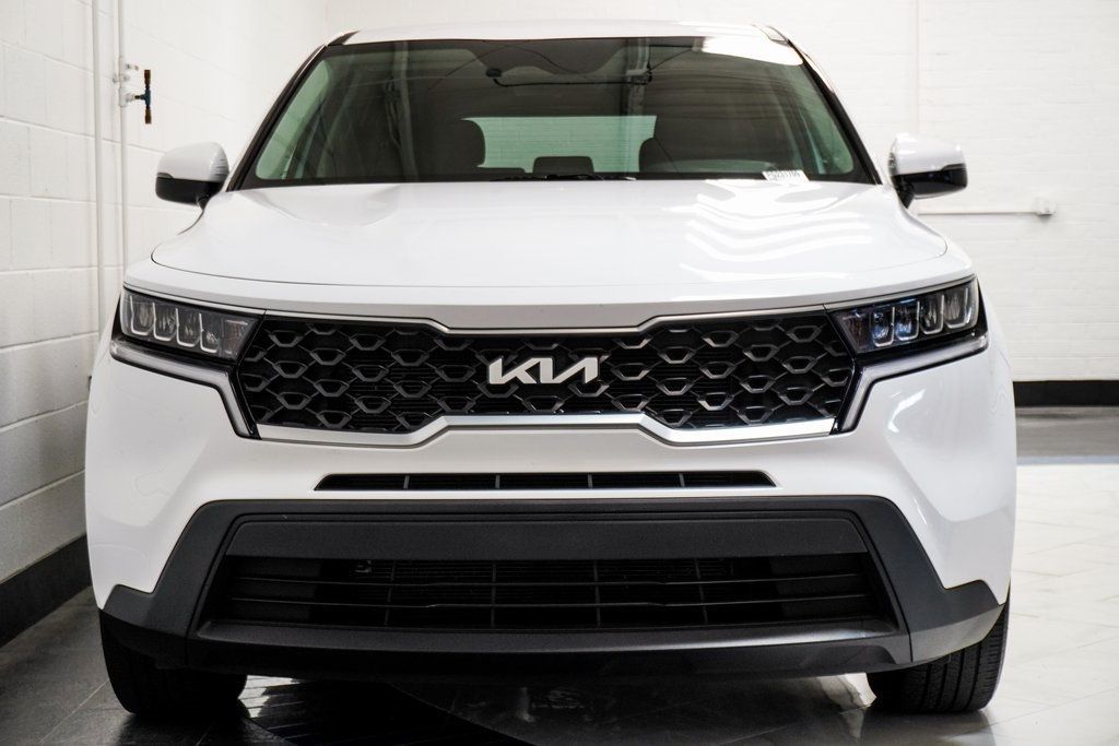 2023 Kia Sorento LX photo 9