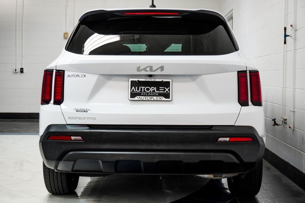 2023 Kia Sorento LX photo 10