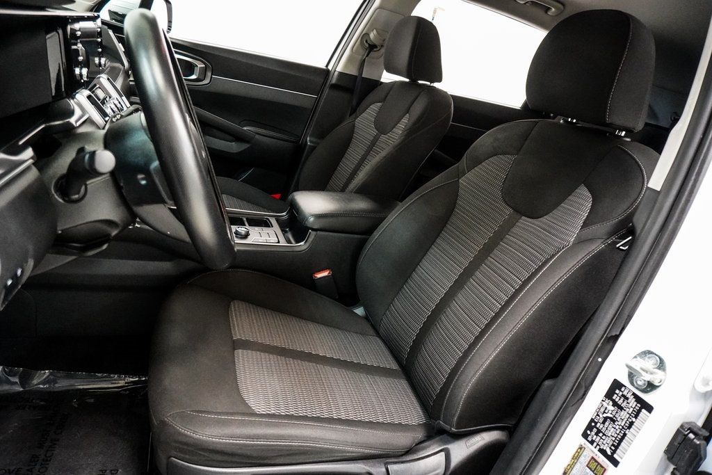 2023 Kia Sorento LX photo 15