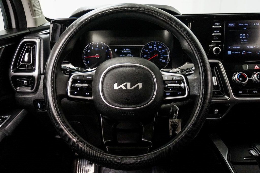 2023 Kia Sorento LX photo 24