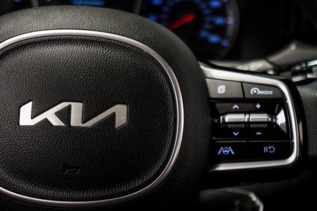 2023 Kia Sorento LX photo 25