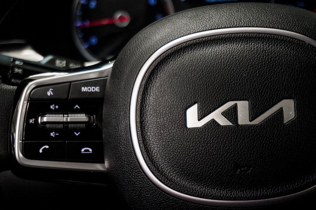 2023 Kia Sorento LX photo 26