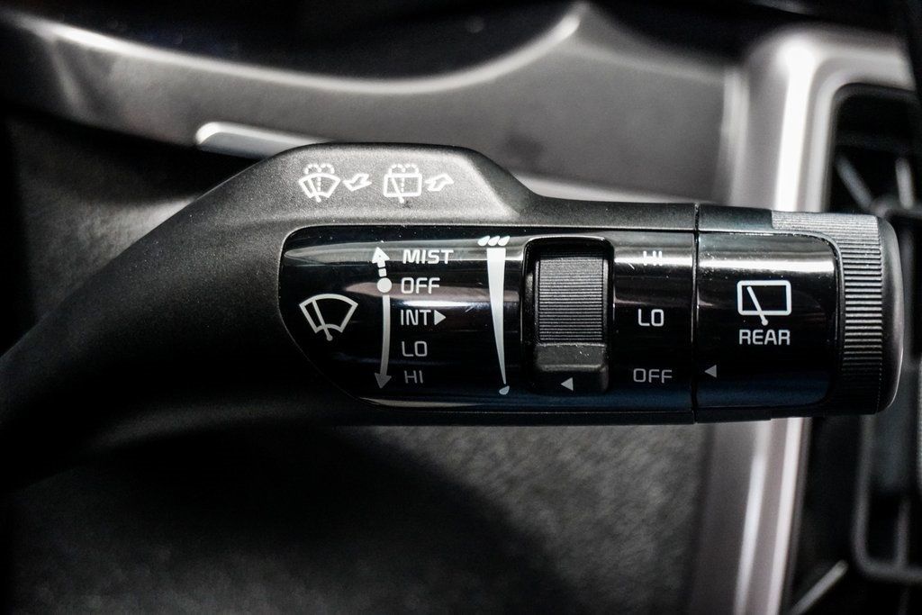 2023 Kia Sorento LX photo 27