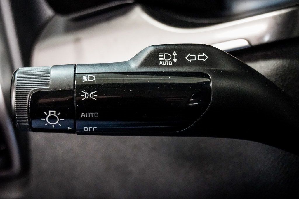 2023 Kia Sorento LX photo 28