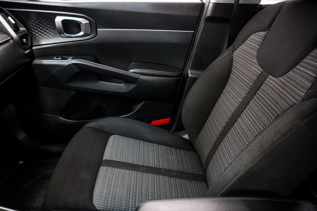 2023 Kia Sorento LX photo 37