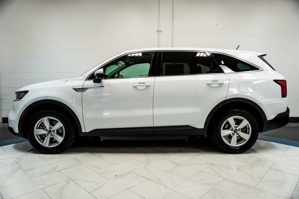 2023 Kia Sorento LX photo 5