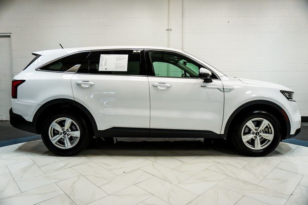2023 Kia Sorento LX photo 6