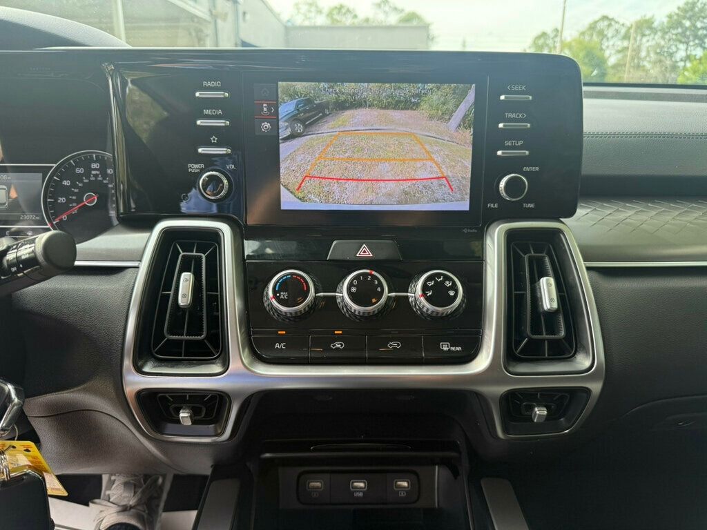 2023 Kia Sorento LX photo 6