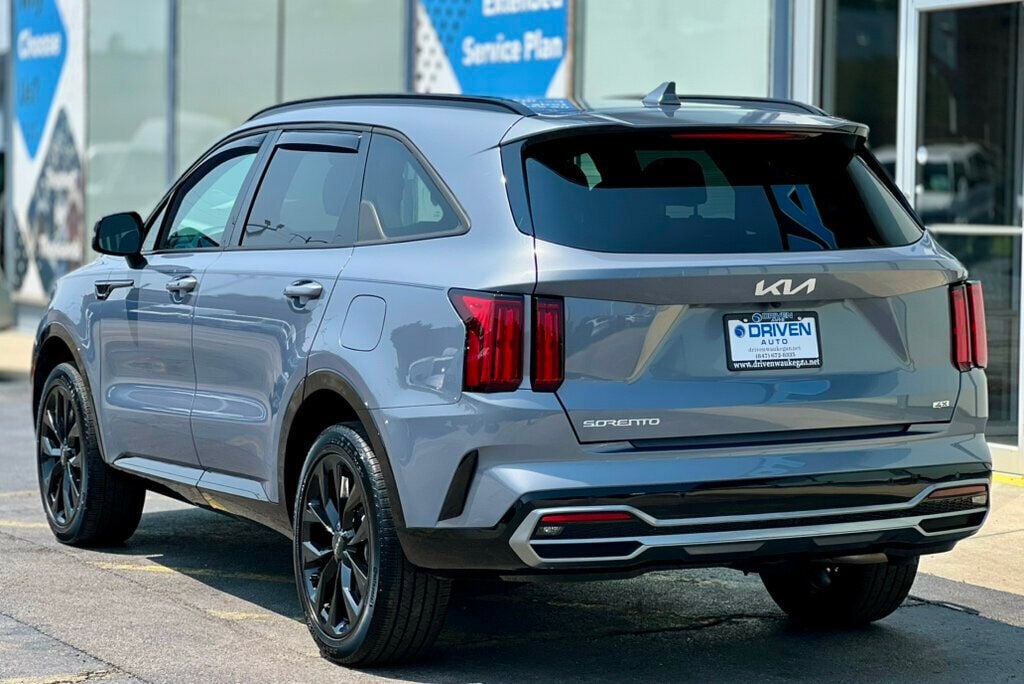 2023 Kia Sorento SX photo 2