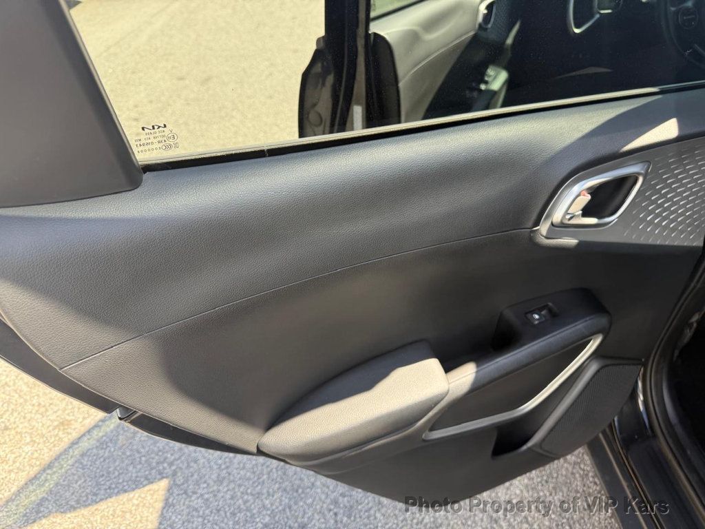 2023 Kia Soul LX IVT - 22930610 - 11