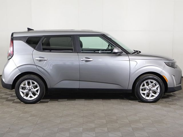 2023 Kia Soul LX IVT - 22955736 - 16