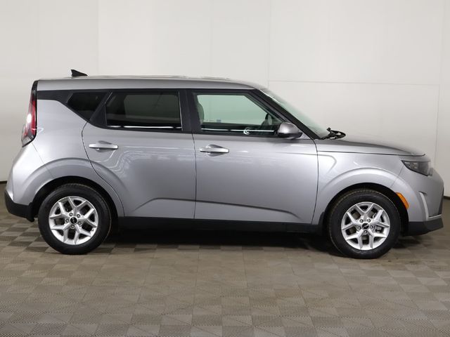 2023 Kia Soul LX IVT - 22998636 - 16