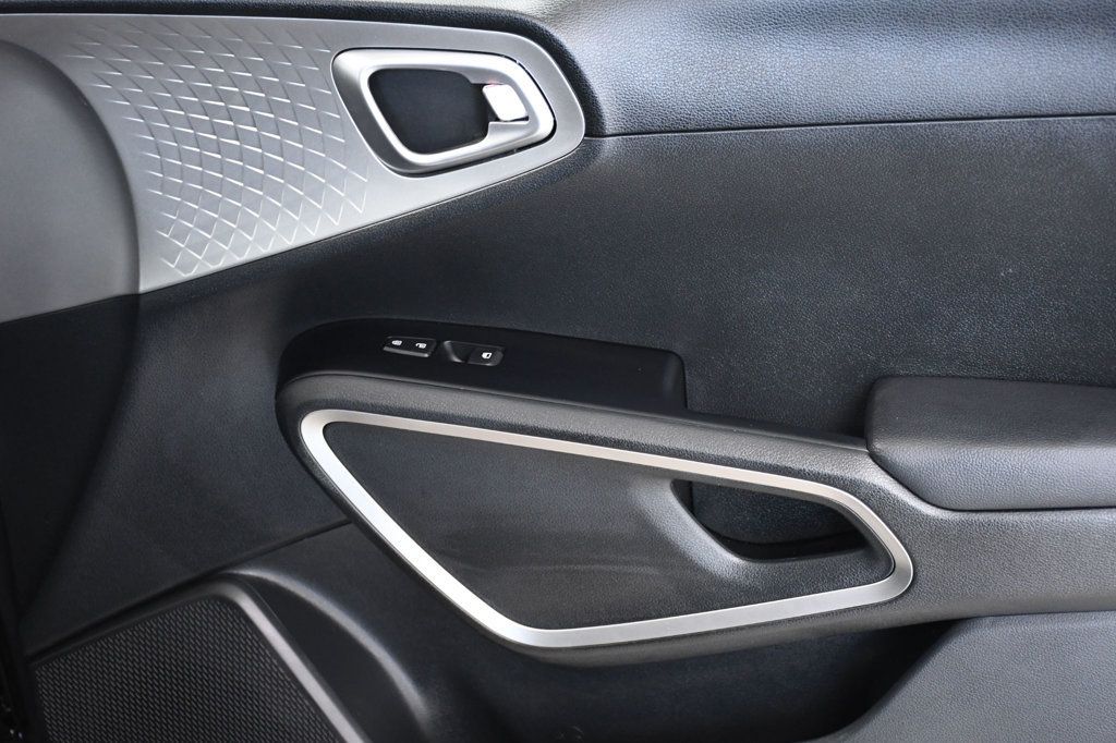 2023 Kia Soul LX IVT - 22827655 - 17