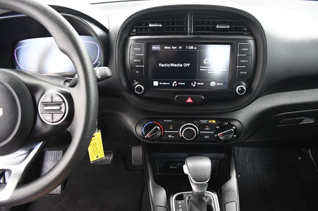 2023 Kia Soul LX IVT - 22827655 - 23