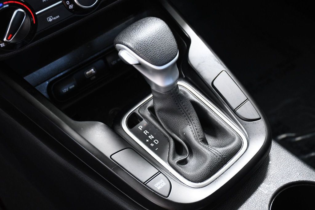 2023 Kia Soul LX IVT - 22827655 - 24