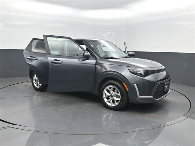 2023 Kia Soul LX IVT - 22960865 - 38