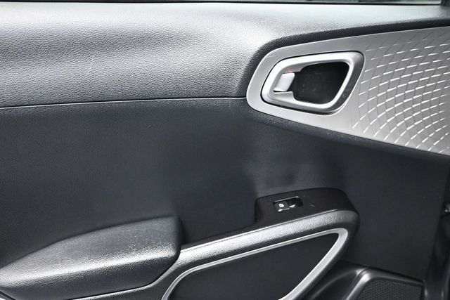 2023 Kia Soul LX IVT - 23057687 - 10