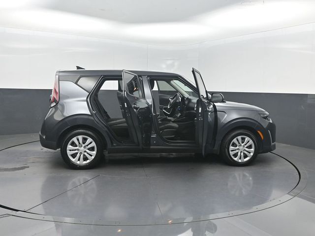 2023 Kia Soul LX IVT - 23057687 - 32