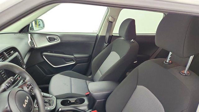 2023 Kia Soul LX IVT - 22957125 - 17