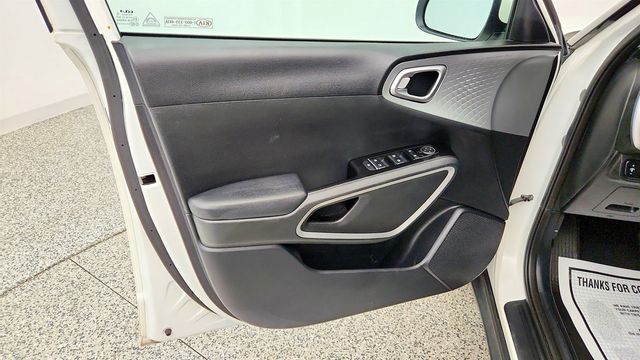 2023 Kia Soul LX IVT w/ Technology Pkg - 23079177 - 9