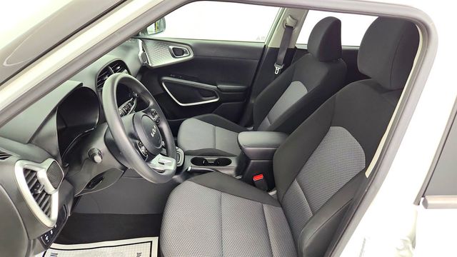 2023 Kia Soul LX IVT w/ Technology Pkg - 23079177 - 18