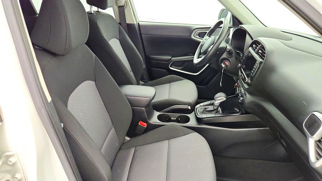2023 Kia Soul LX IVT w/ Technology Pkg - 23079177 - 22