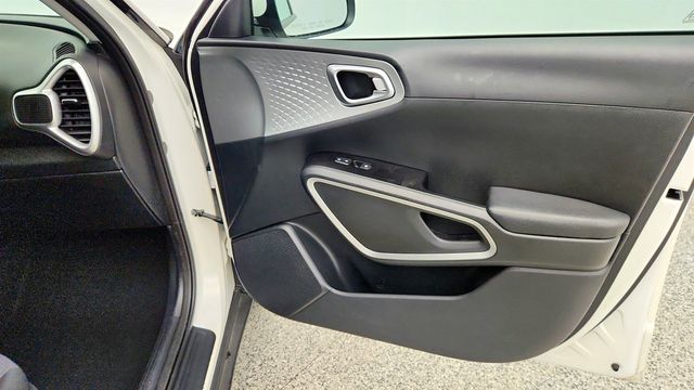 2023 Kia Soul LX IVT w/ Technology Pkg - 23079177 - 24