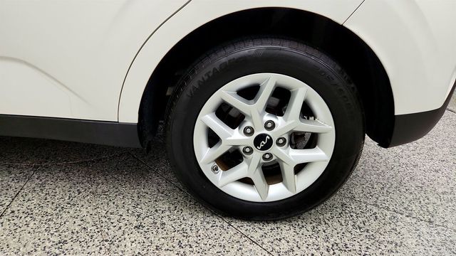 2023 Kia Soul LX IVT w/ Technology Pkg - 23079177 - 8